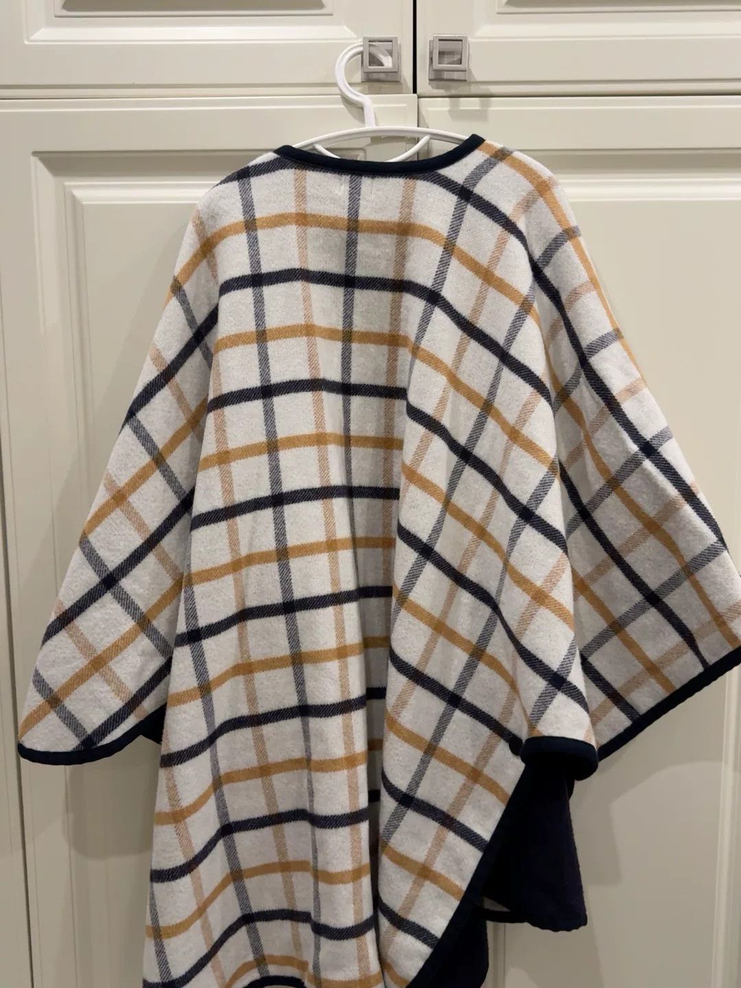 Hermes Hermes Double-sided Plaid Cashmere Cape Size US L / EU 52-54 / 3 - 5 Thumbnail