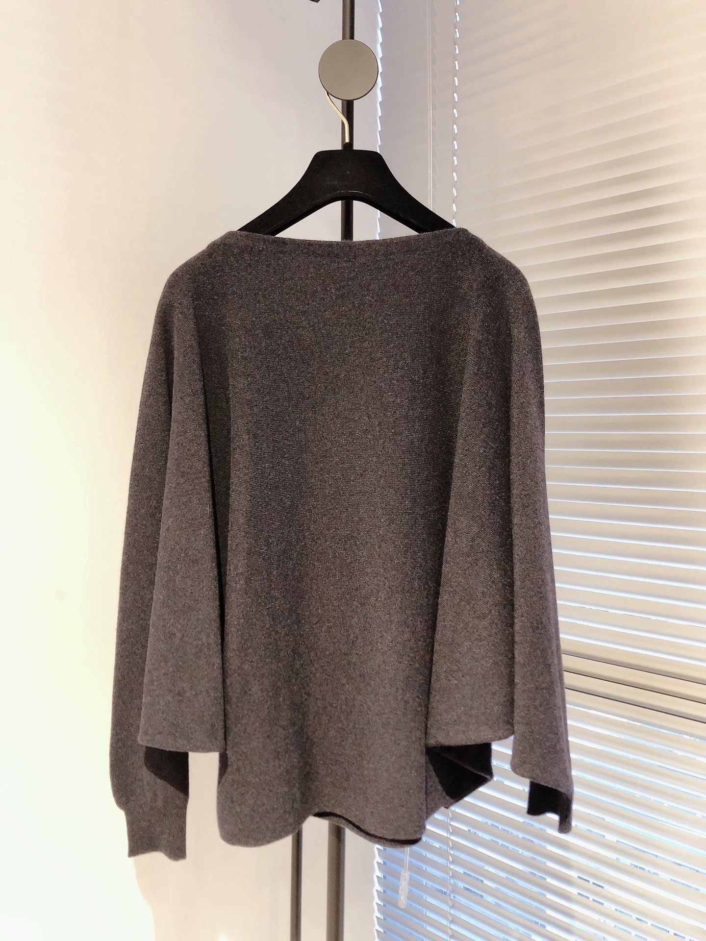 Hermes Hermes Gray Batwing Sleeve Cashmere Sweater Size US XS / EU 42 / 0 - 2 Thumbnail