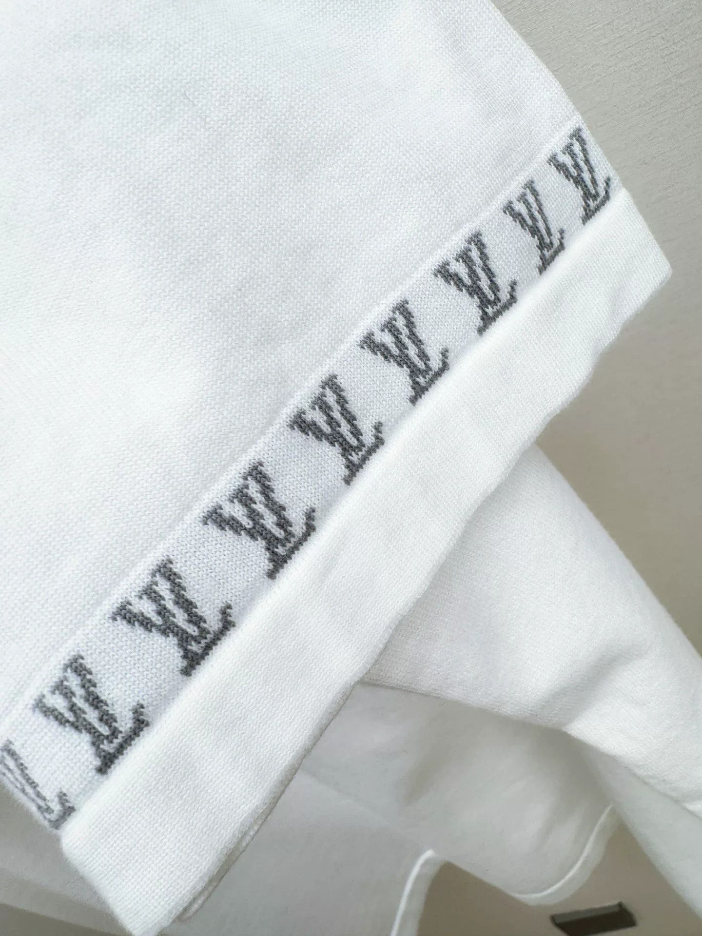 Louis Vuitton Louis Vuitton Knit Short Sleeve Top Size US XL / EU 56 / 4 - 4 Thumbnail