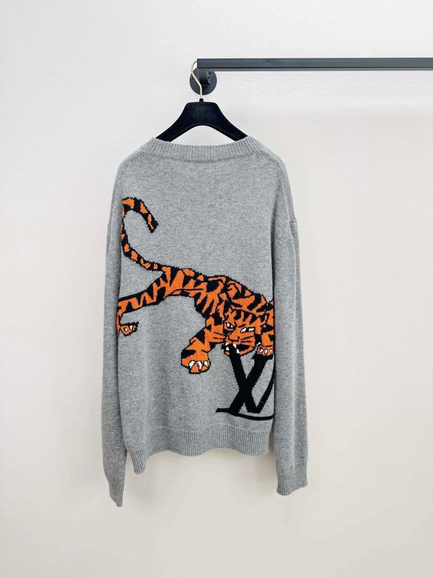 Louis Vuitton Louis Vuitton Tiger Print Sweater S Size US S / EU 44-46 / 1 - 5 Thumbnail