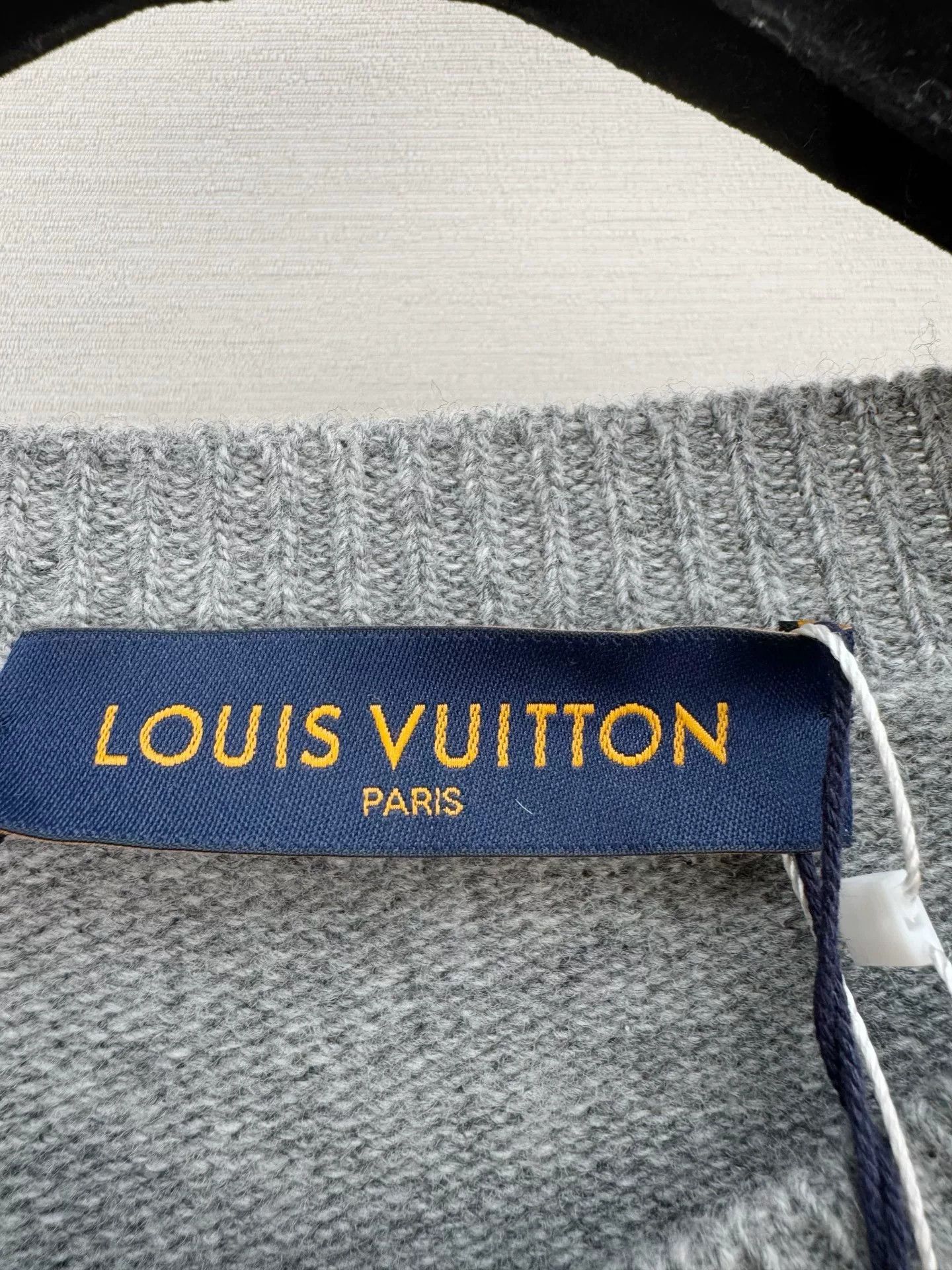 Louis Vuitton Louis Vuitton Tiger Print Sweater S Size US S / EU 44-46 / 1 - 2 Thumbnail