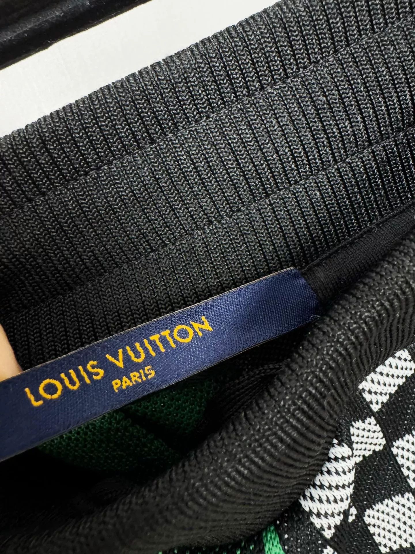 Louis Vuitton Louis Vuitton New Tag Sweatpants Joggers M Size US 30 / EU 46 - 2 Thumbnail