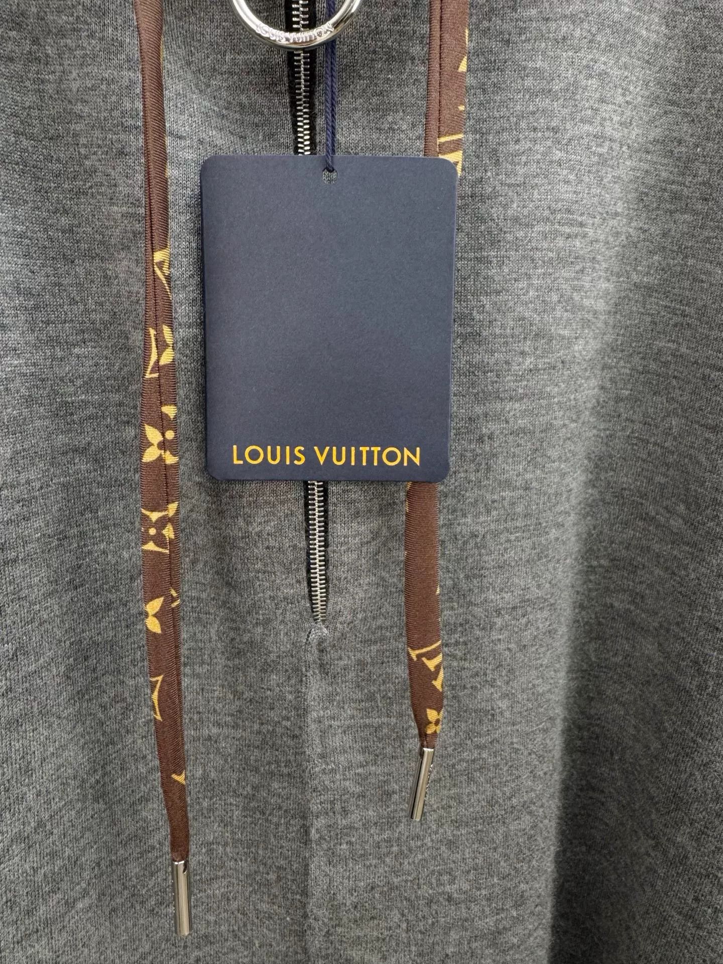 Louis Vuitton Louis Vuitton Cashmere Blend Cape Size US M / EU 48-50 / 2 - 3 Thumbnail