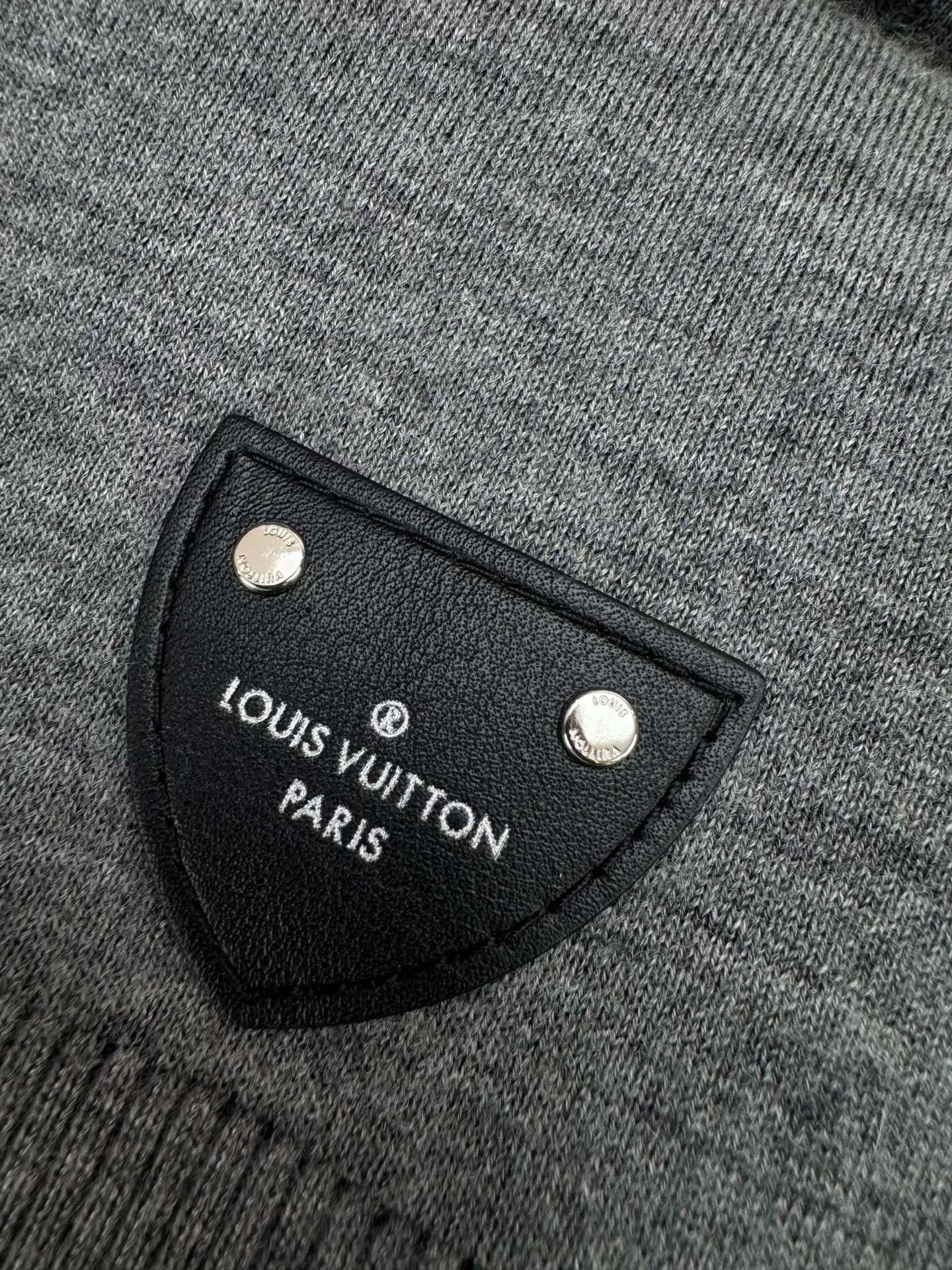 Louis Vuitton Louis Vuitton Cashmere Blend Cape Size US M / EU 48-50 / 2 - 4 Thumbnail