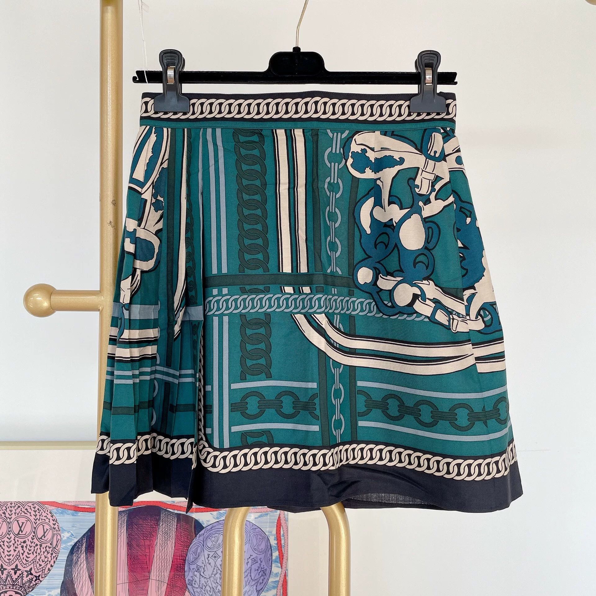 Hermes Hermes Green Printed Skirt Size US 36 / EU 52 - 2 Thumbnail