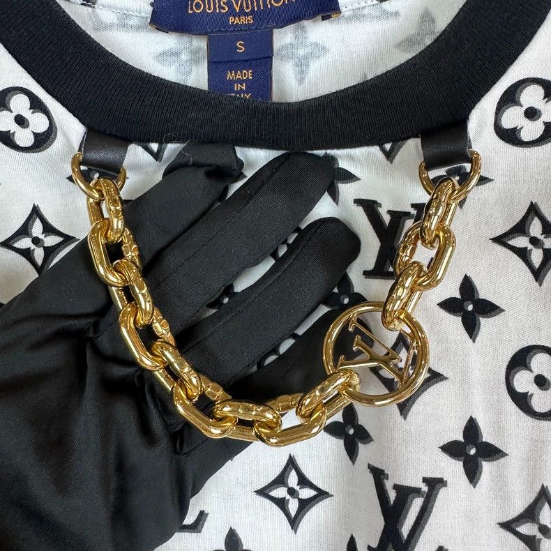 Louis Vuitton Louis Vuitton Monogram Print T-Shirt Size US S / EU 44-46 / 1 - 7 Thumbnail