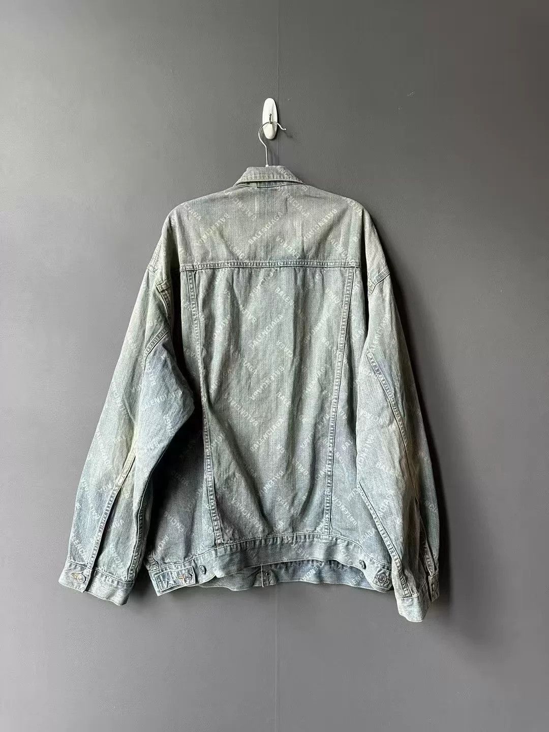 Balenciaga Balenciaga All-over Print Denim Jacket Size US XXL / EU 58 / 5 - 2 Thumbnail