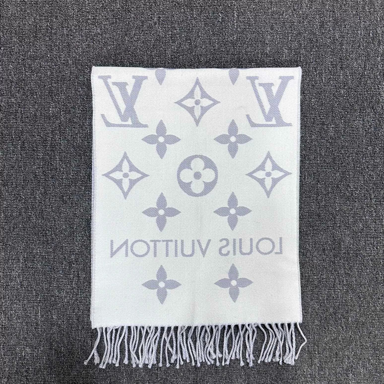 Louis Vuitton Louis Vuitton Double-sided Print Scarf Size ONE SIZE - 2 Thumbnail