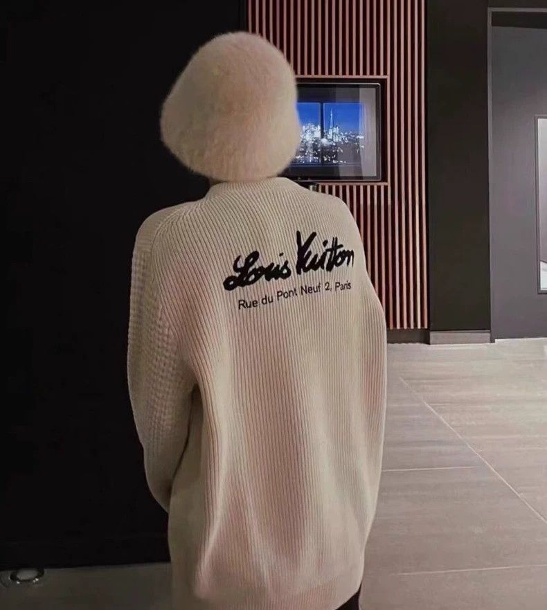 Louis Vuitton Louis Vuitton Logo Embroidered Cotton Sweater Size US XS / EU 42 / 0 - 9 Thumbnail