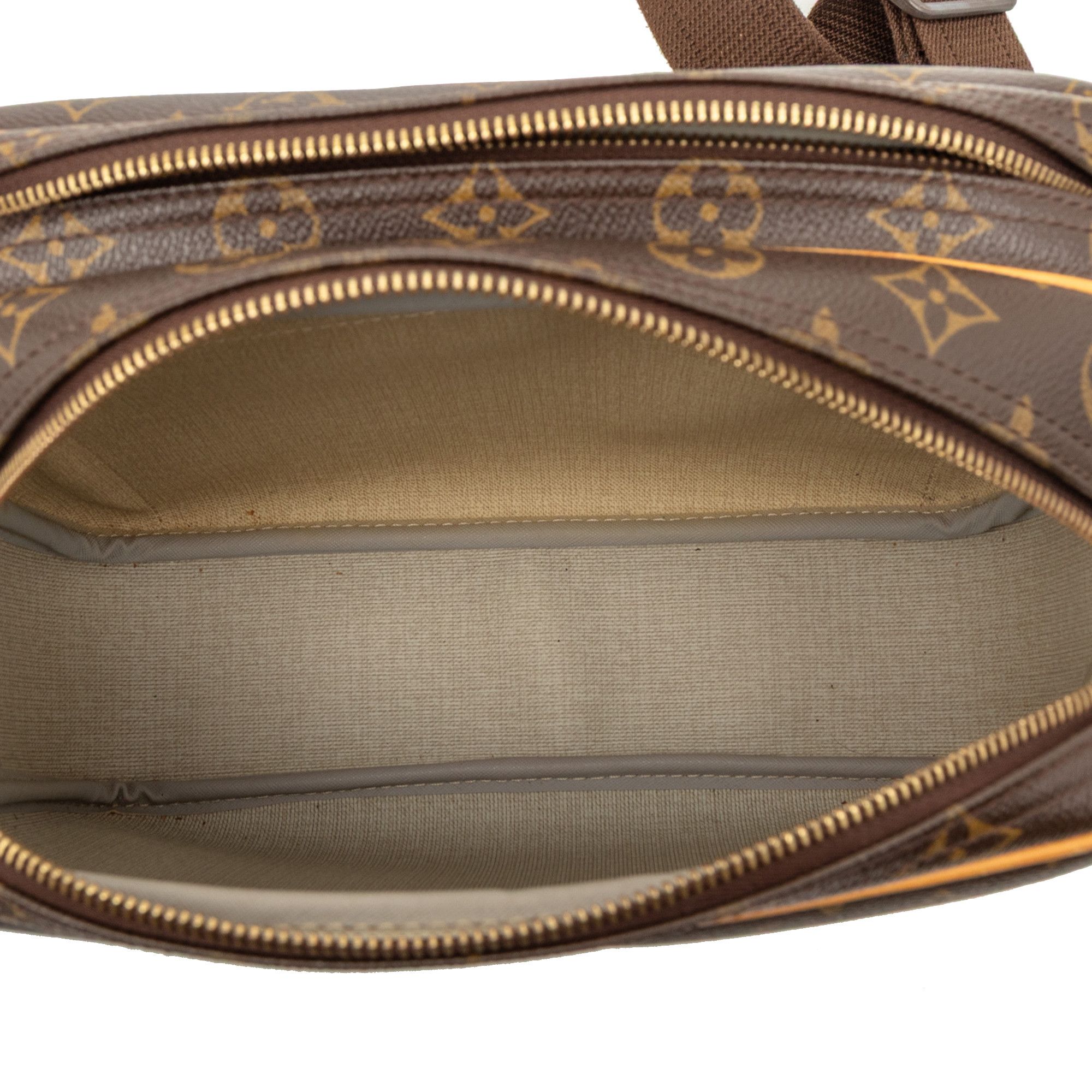 Louis Vuitton Louis Vuitton Monogram Reporter PM Size ONE SIZE - 4 Thumbnail