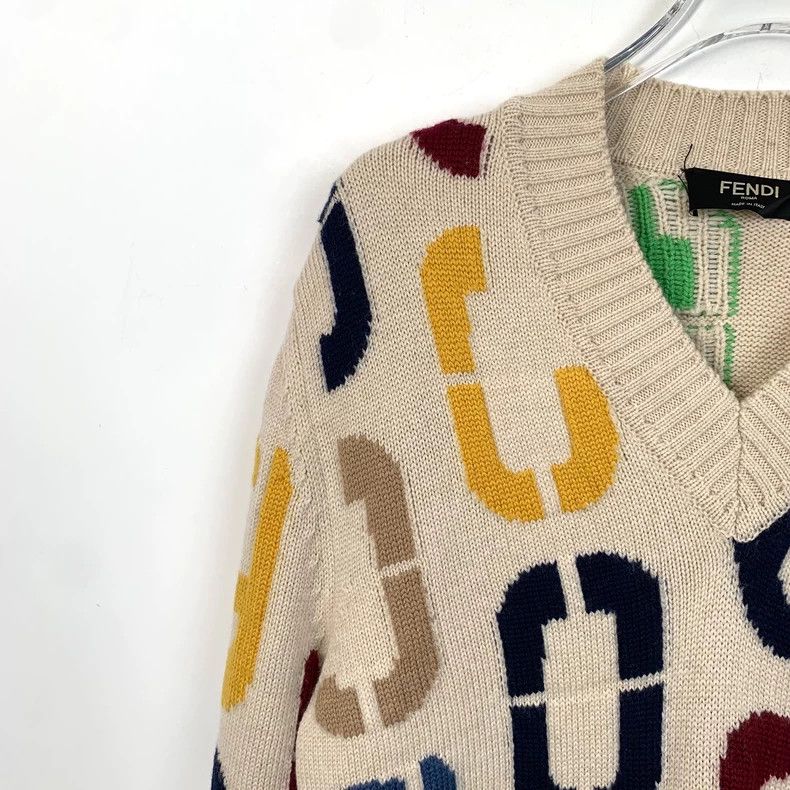 Fendi Fendi Multi-Logo Wool V-Neck Sweater Size US M / EU 48-50 / 2 - 3 Thumbnail