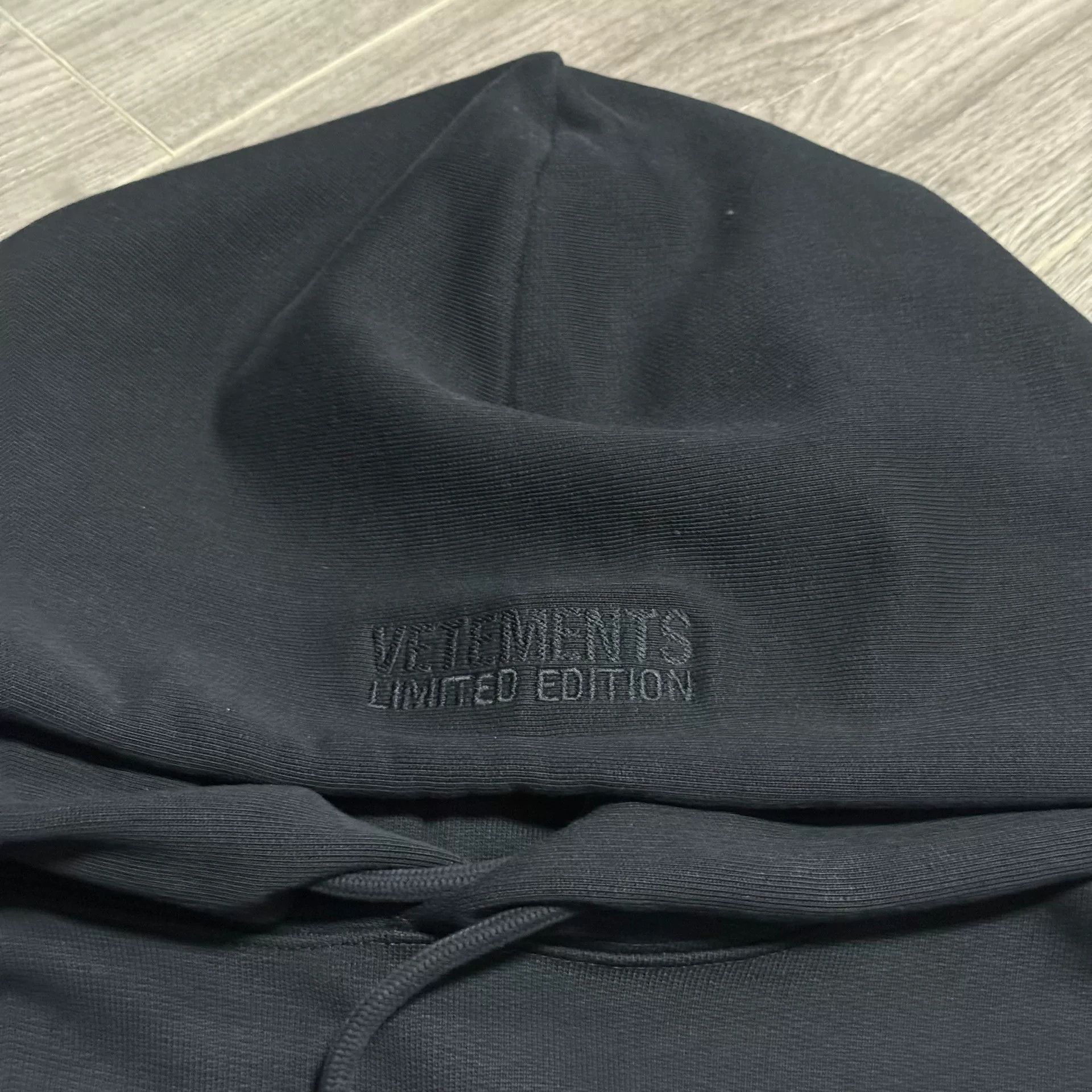 Vetements Vetements Black Oversized Logo Hoodie Size US S / EU 44-46 / 1 - 3 Thumbnail