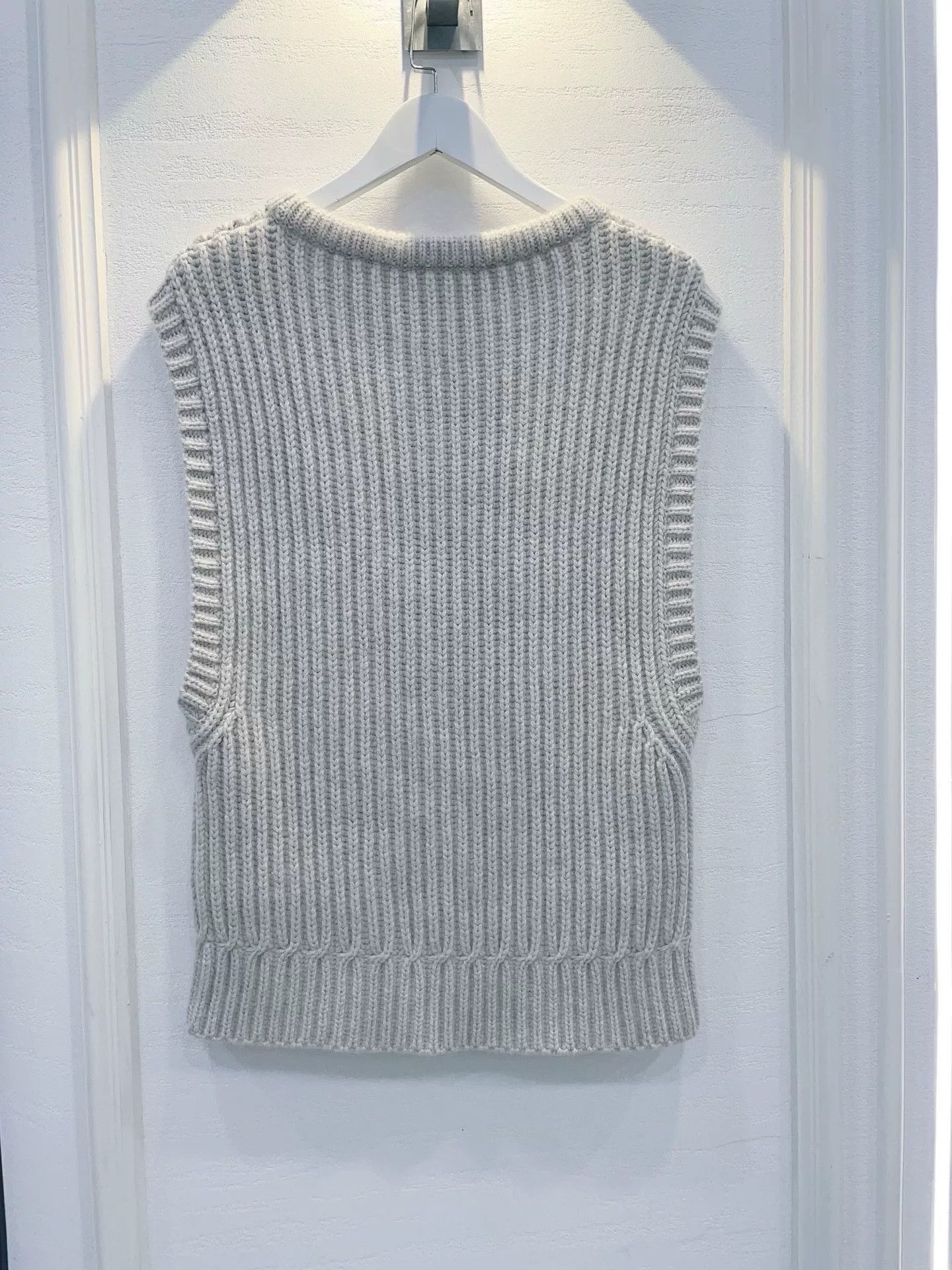 Loro Piana gray sleeveless knit sweater size S Size US S / EU 44-46 / 1 - 2 Thumbnail
