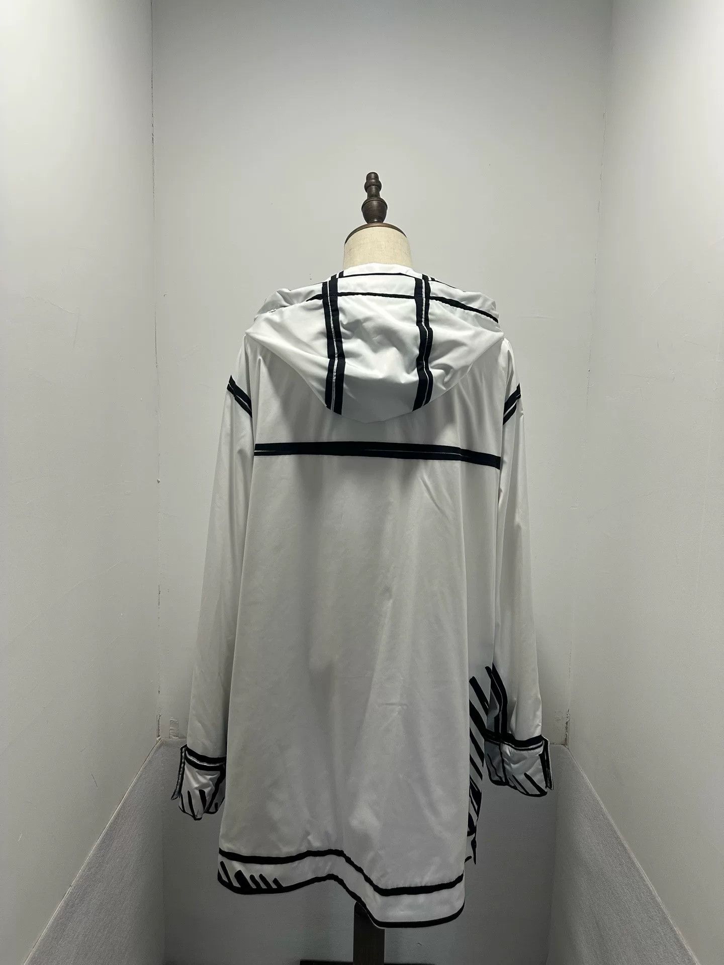 Fendi Fendi California Hand-painted Drawstring Trench Coat Size US S / EU 44-46 / 1 - 2 Thumbnail