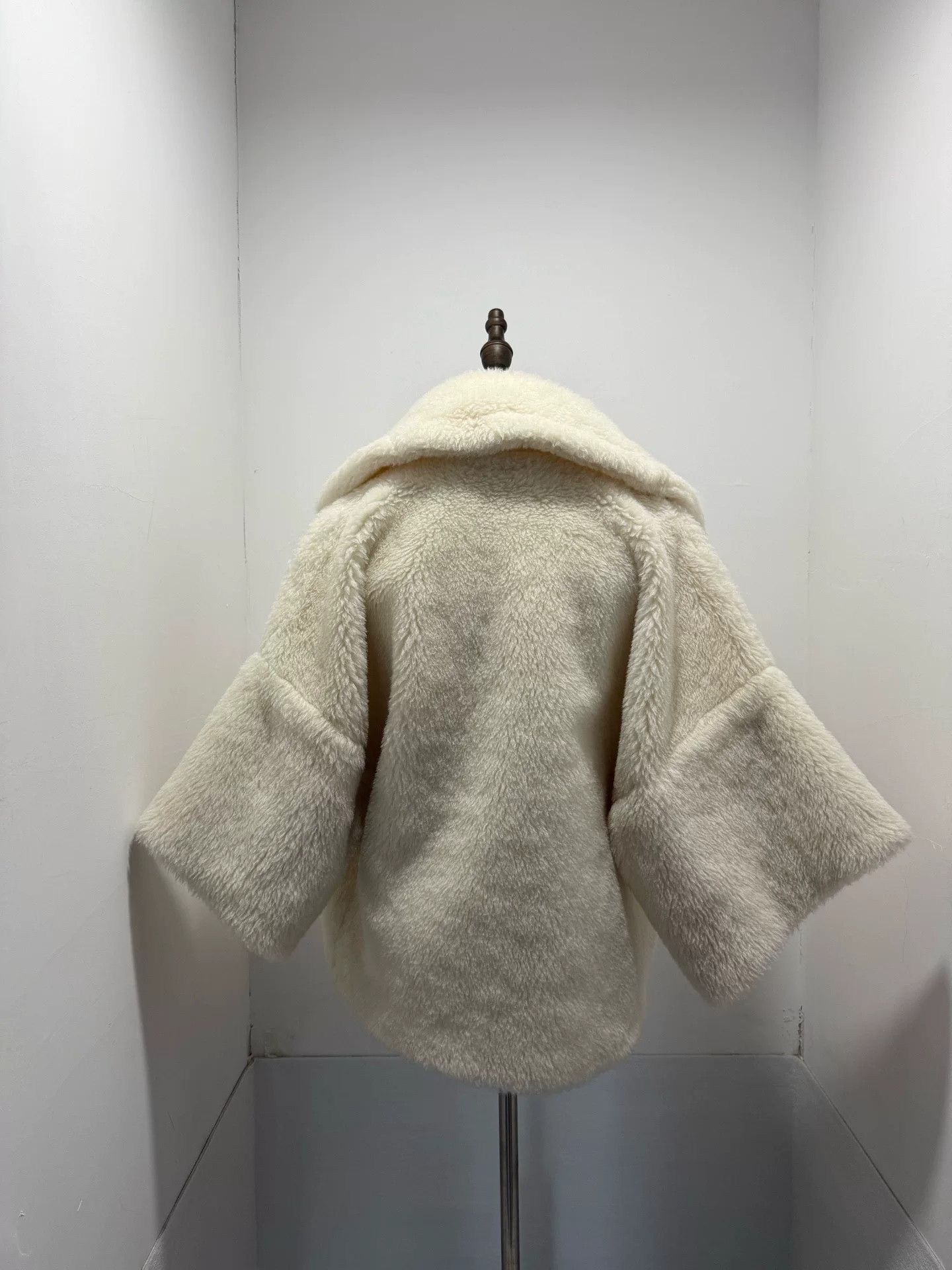 Max Mara Maxmara Teddy Short Coat 38 Size US S / EU 44-46 / 1 - 2 Thumbnail
