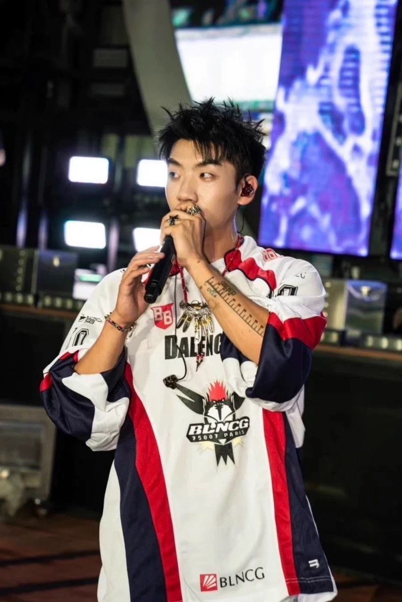 Balenciaga Balenciaga Red White Hockey Jersey Size US XS / EU 42 / 0 - 7 Thumbnail