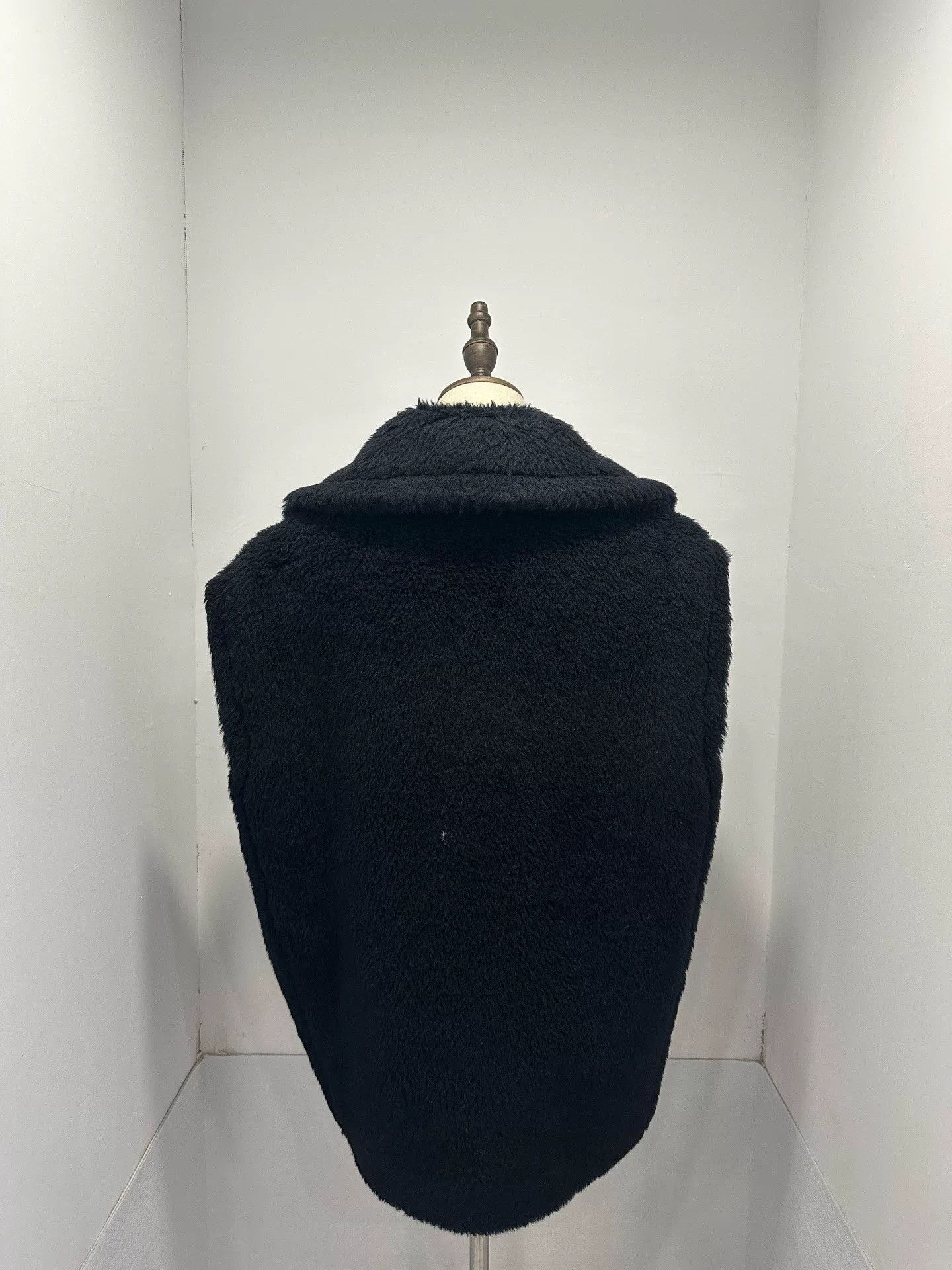 Max Mara Maxmara Black Teddy Sleeveless Vest Size US S / EU 44-46 / 1 - 2 Thumbnail