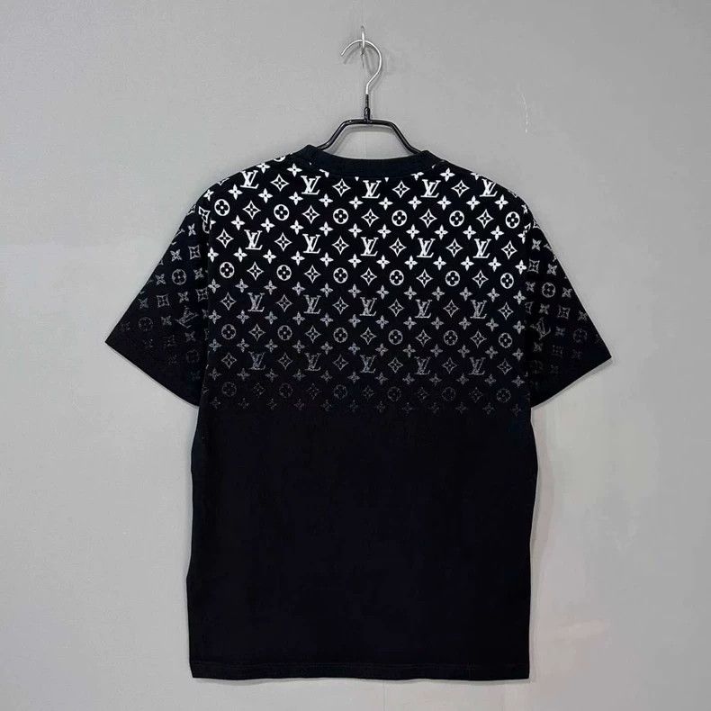 Louis Vuitton Louis Vuitton Black Gradient Logo T-shirt Size US M / EU 48-50 / 2 - 3 Thumbnail