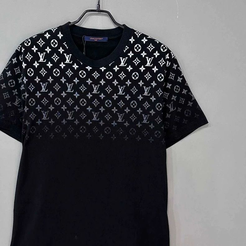 Louis Vuitton Louis Vuitton Black Gradient Logo T-shirt Size US M / EU 48-50 / 2 - 2 Thumbnail