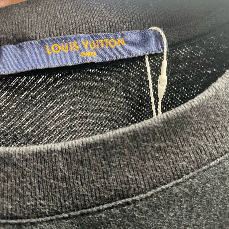 Louis Vuitton Louis Vuitton Short Sleeve Graphic Tee Size US S / EU 44-46 / 1 - 4 Thumbnail
