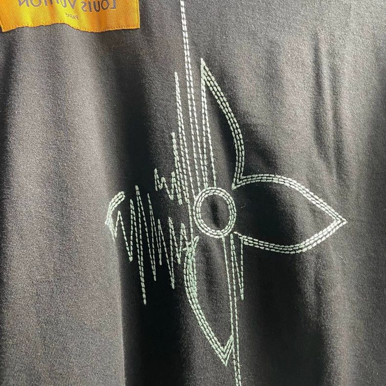 Louis Vuitton Louis Vuitton Short Sleeve Graphic Tee Size US S / EU 44-46 / 1 - 3 Thumbnail