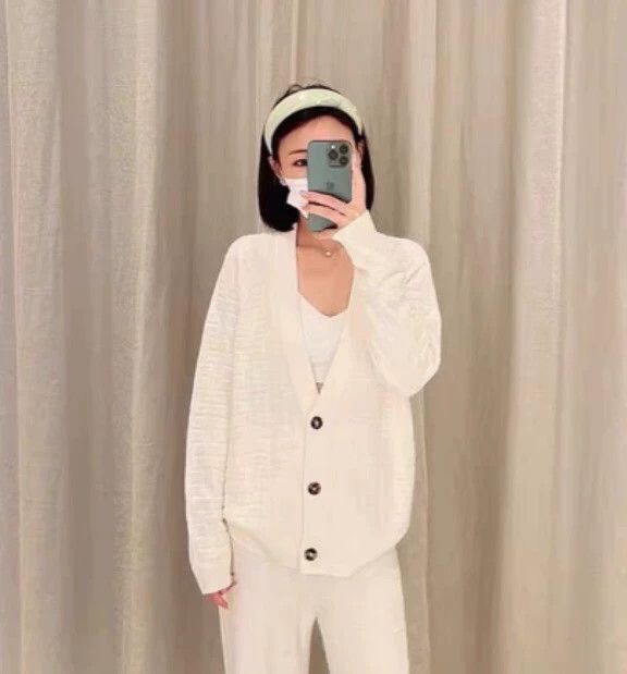 Hermes Hermes Beige Knit V-Neck Cardigan Size US XXS / EU 40 - 8 Thumbnail