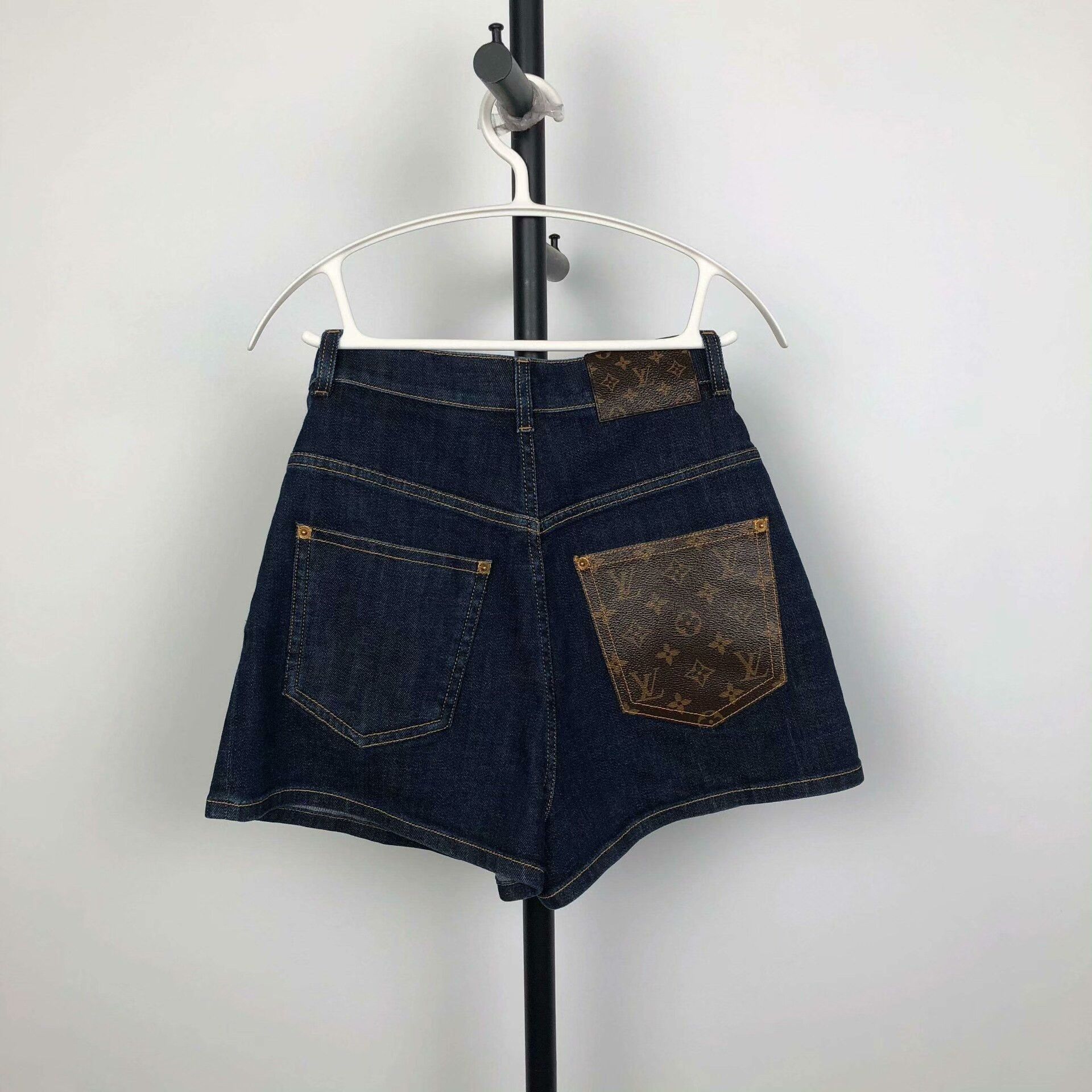 Louis Vuitton Louis Vuitton Blue Denim Shorts Size 36 Size US 36 / EU 52 - 2 Thumbnail
