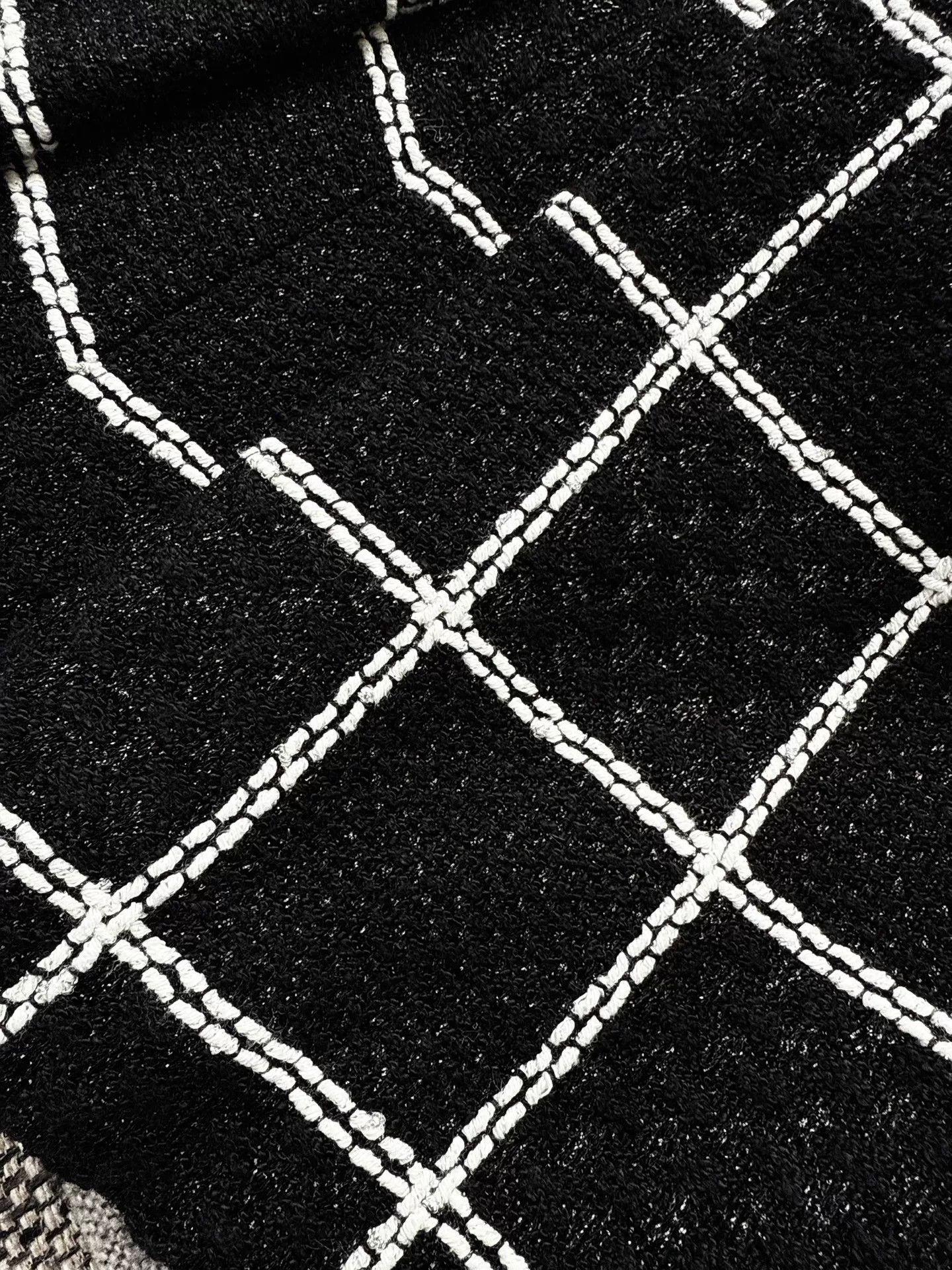 Chanel black and white checkered midi skirt Size US 38 / EU 54 - 9 Thumbnail