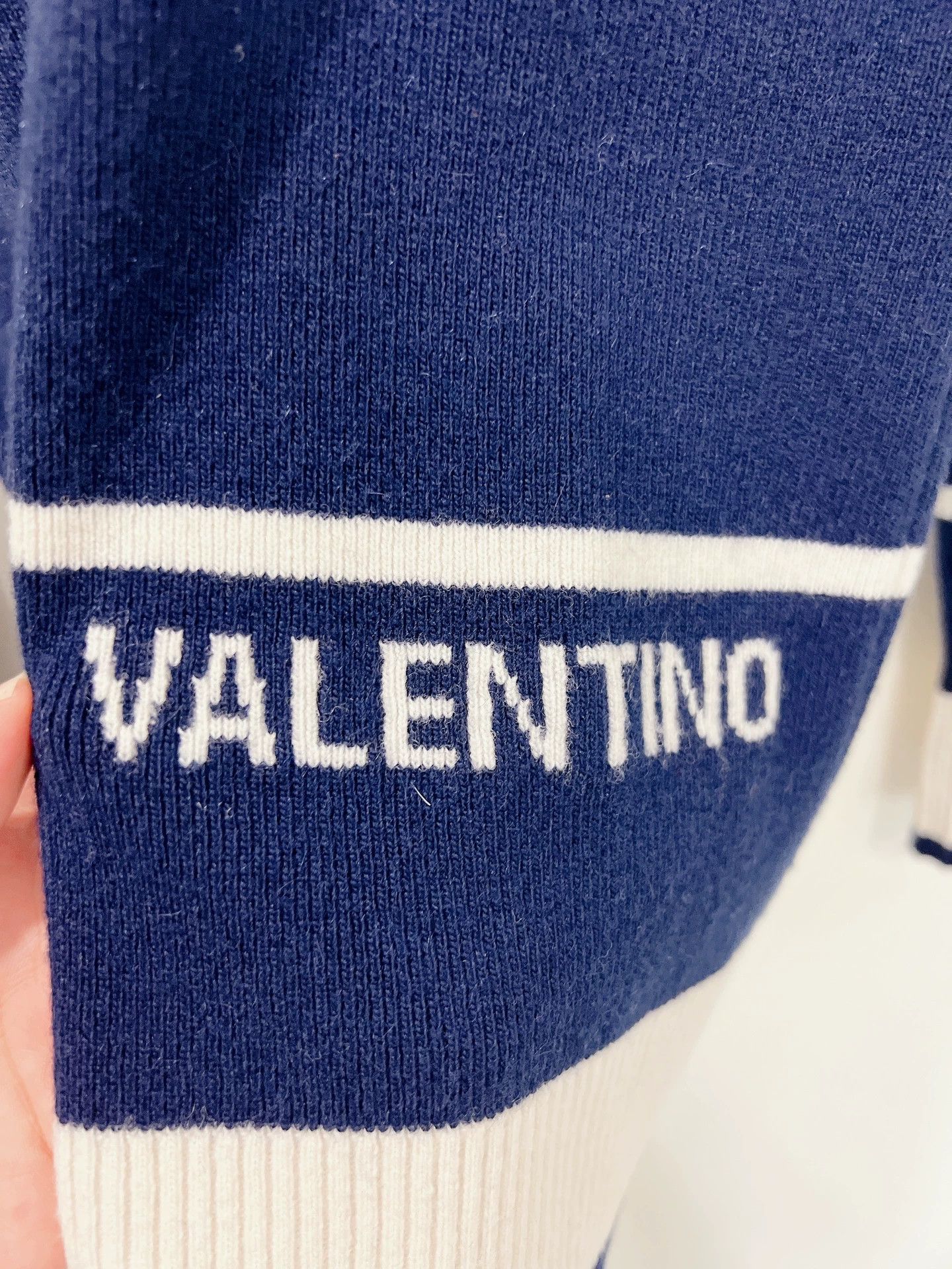 Valentino Valentino Runway V-Neck Sweater Size US S / EU 44-46 / 1 - 4 Thumbnail