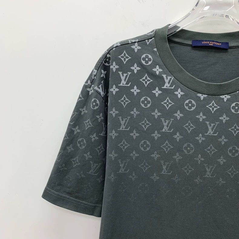 Louis Vuitton Louis Vuitton Green Logo Gradient T-shirt Size US XL / EU 56 / 4 - 3 Thumbnail