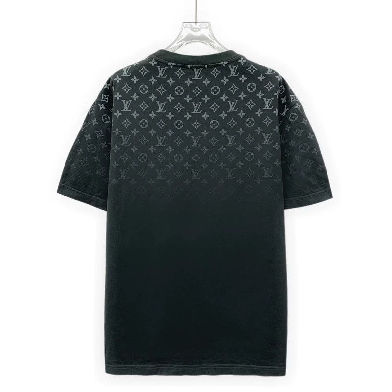Louis Vuitton Louis Vuitton Green Logo Gradient T-shirt Size US XL / EU 56 / 4 - 2 Thumbnail