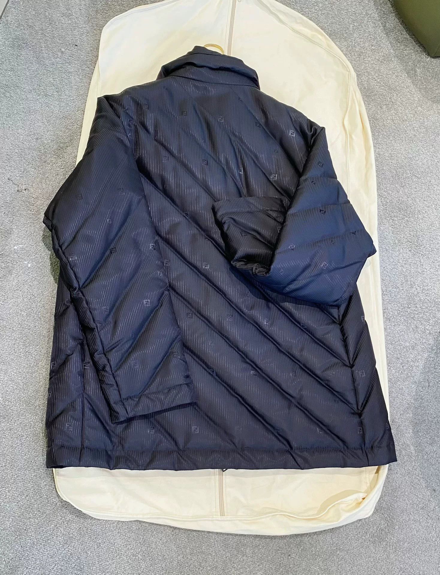 Fendi Fendi Men's Striped Black Down Coat Size US XL / EU 56 / 4 - 2 Thumbnail