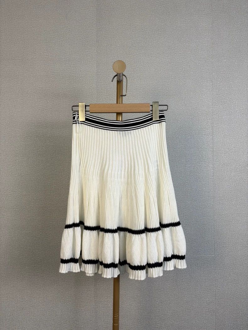 Chanel Chanel White Knit Letter Hem Skirt Size US 36 / EU 52 - 2 Thumbnail
