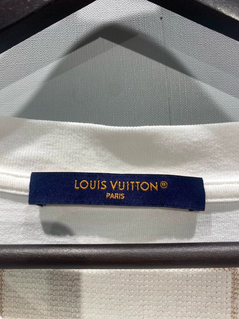 Louis Vuitton Louis Vuitton Gradient Beaded T-shirt Size US L / EU 52-54 / 3 - 4 Thumbnail