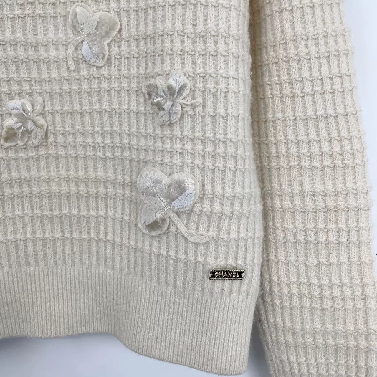 Chanel Chanel Beige Floral Embroidered Knit Sweater Size US M / EU 48-50 / 2 - 4 Thumbnail
