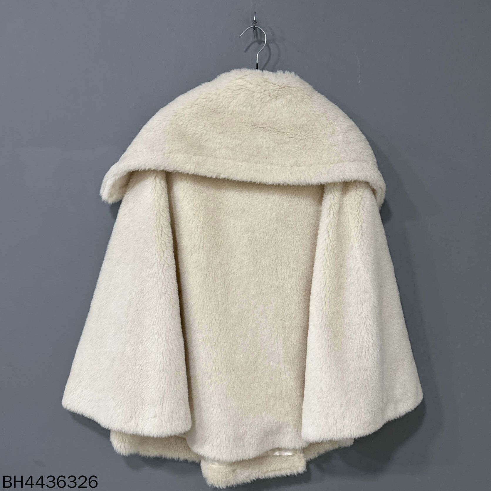 Max Mara cream teddy cape coat by MaxMara Size M / US 6-8 / IT 42-44 - 3 Thumbnail