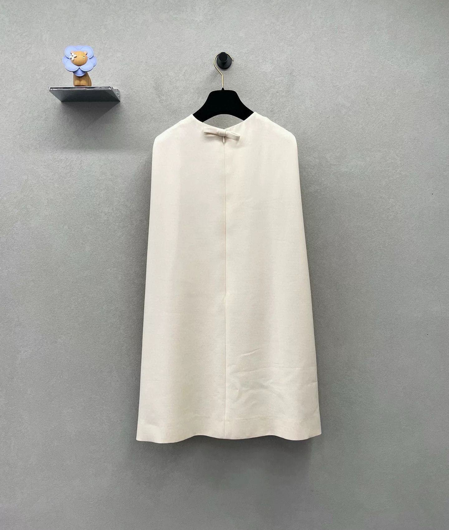 Valentino Sleeveless Beige Dress Size 36 - www.skdojo.org