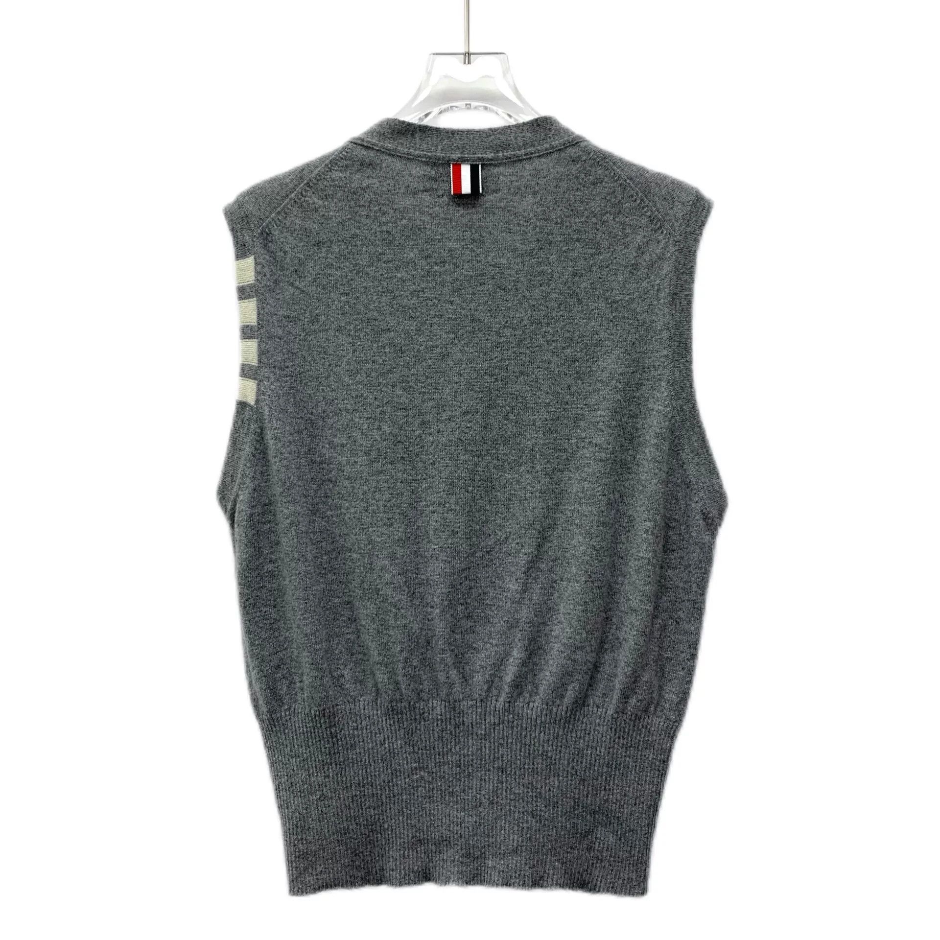 Thom Browne gray classic v-neck cardigan vest Size US L / EU 52-54 / 3 - 2 Thumbnail