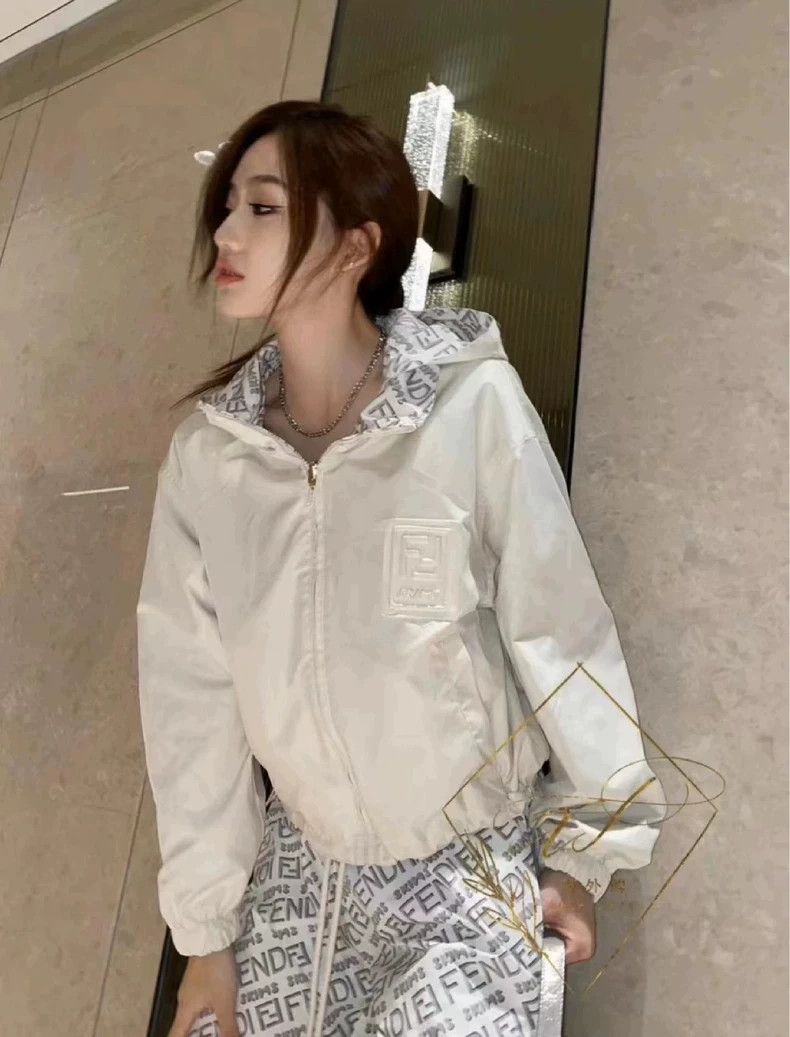 Fendi FENDI x SKIMS Logo Reversible Hooded Jacket Women's White Size US M / EU 48-50 / 2 - 5 Thumbnail