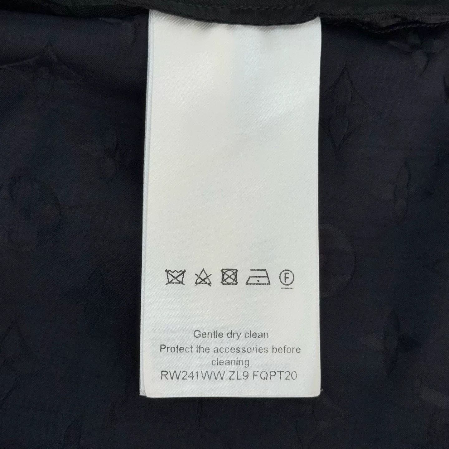 Louis Vuitton Louis Vuitton Black Logo Nylon Pants Size US 34 / EU 50 - 6 Thumbnail