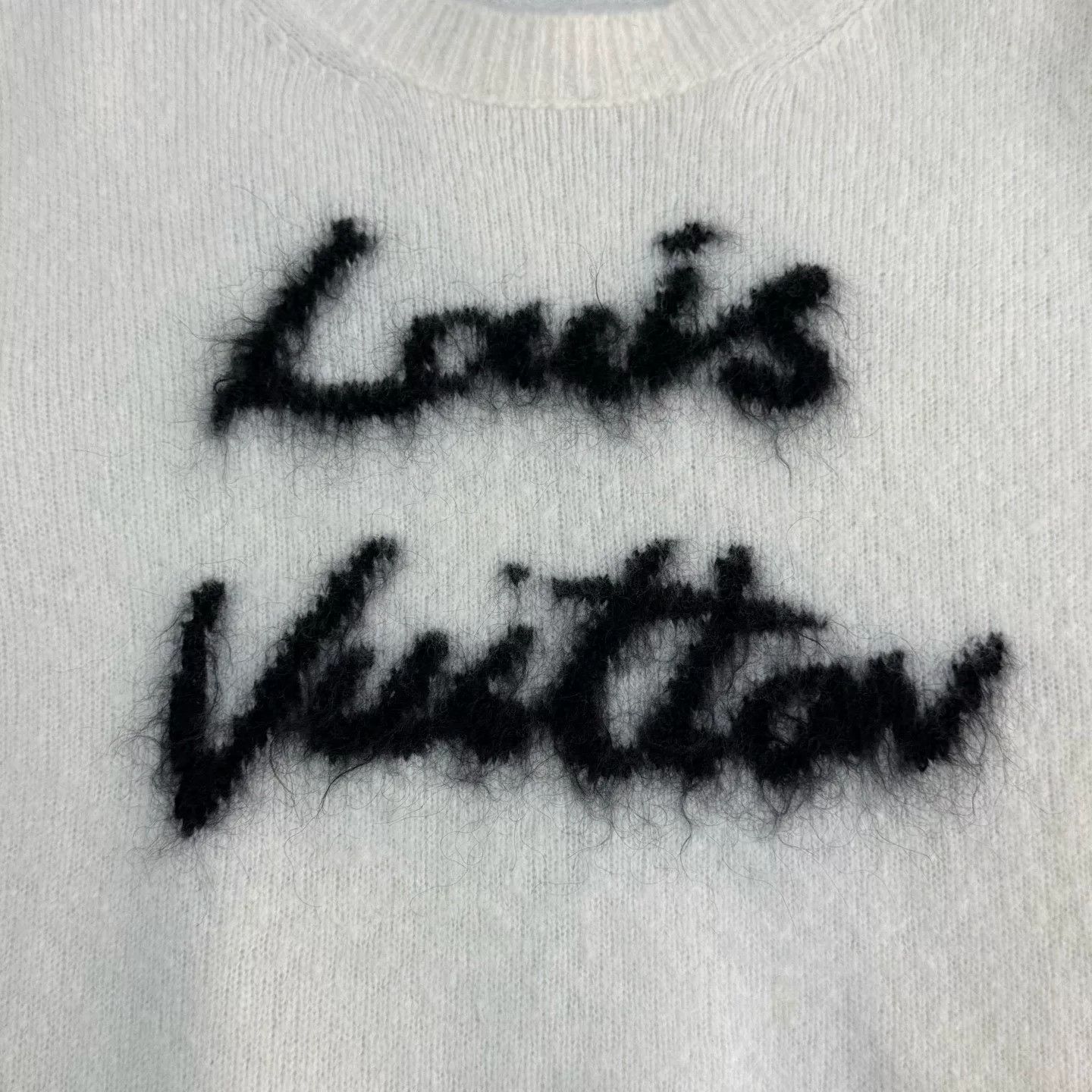 Louis Vuitton Louis Vuitton Beige Logo Short-Sleeve Sweater Size US M / EU 48-50 / 2 - 7 Thumbnail