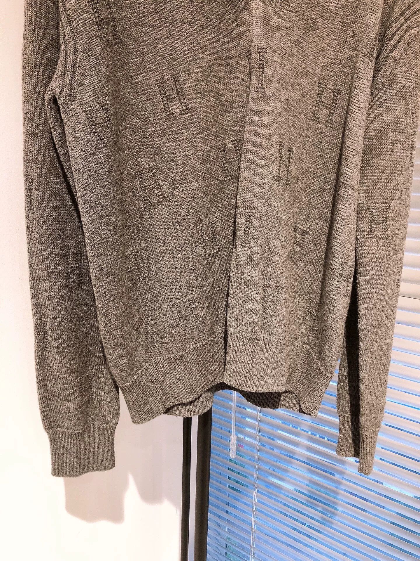 Hermes Hermes Gray V-Neck H Print Wool Sweater Size US S / EU 44-46 / 1 - 5 Thumbnail
