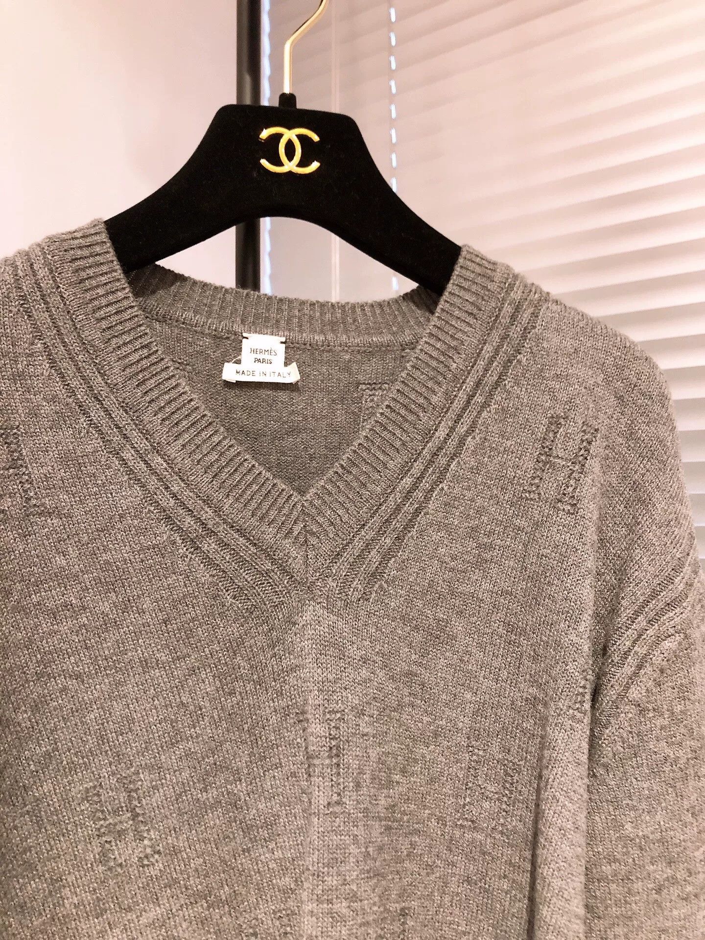 Hermes Hermes Gray V-Neck H Print Wool Sweater Size US S / EU 44-46 / 1 - 4 Thumbnail