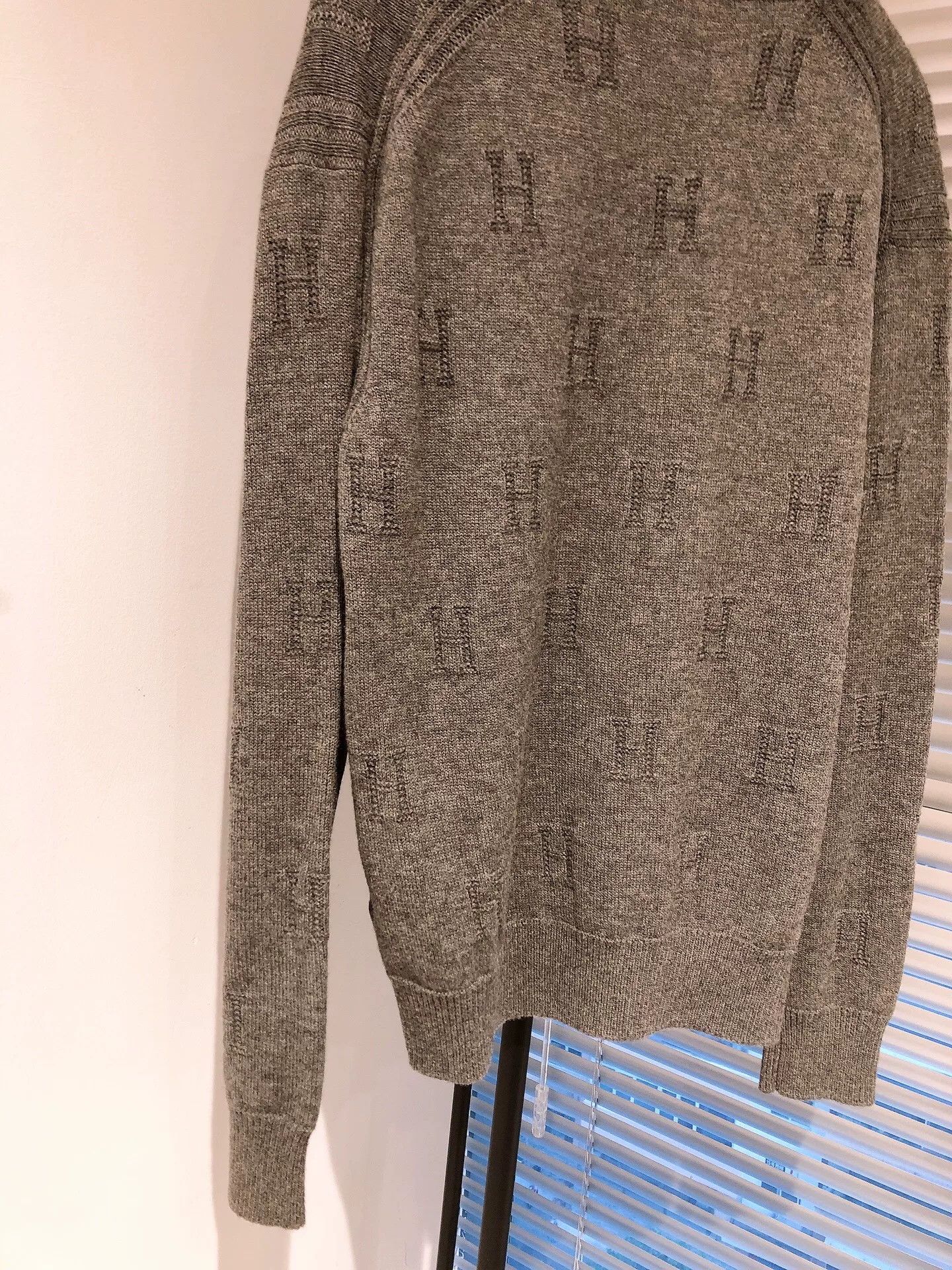Hermes Hermes Gray V-Neck H Print Wool Sweater Size US S / EU 44-46 / 1 - 6 Thumbnail