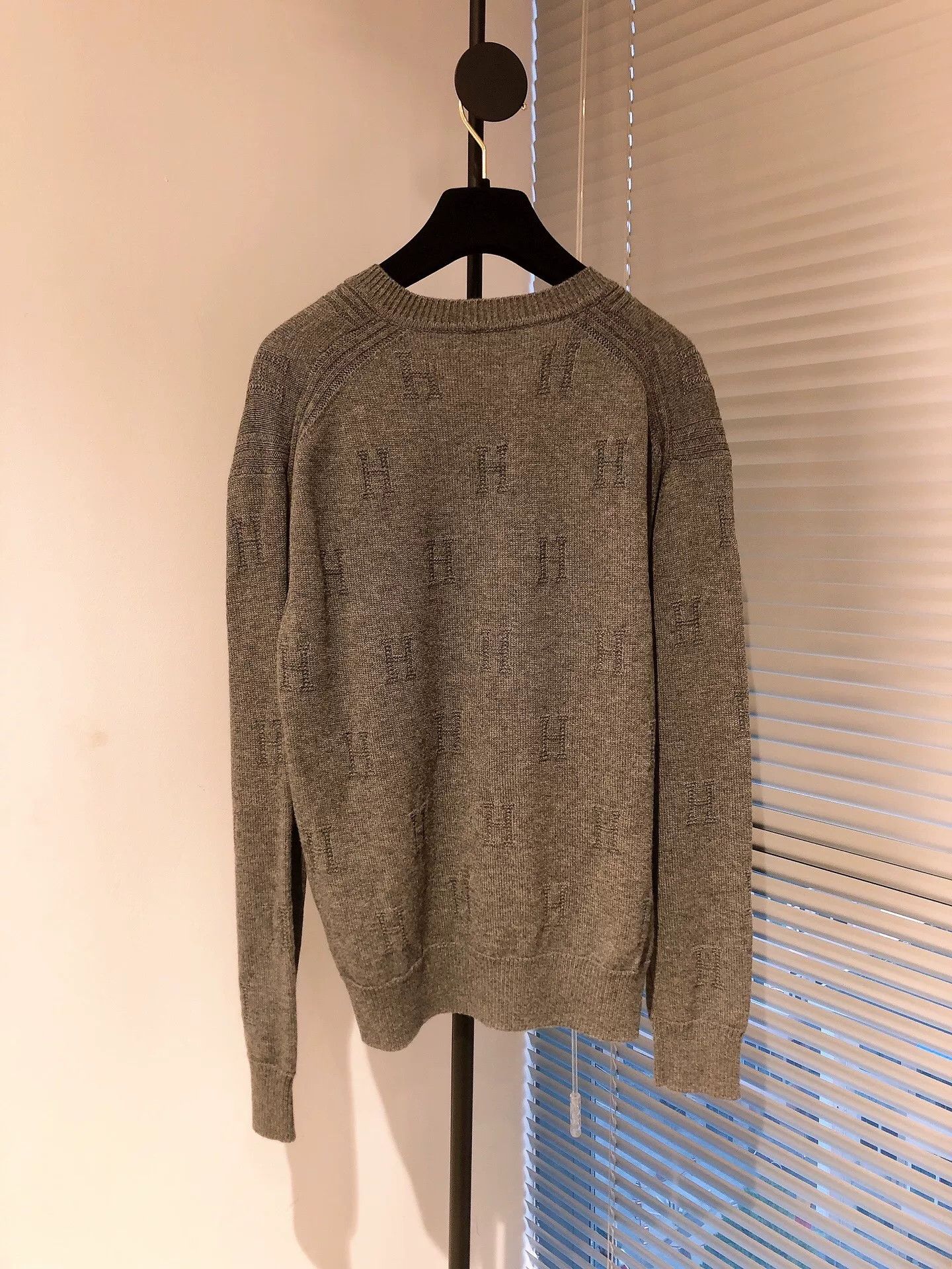 Hermes Hermes Gray V-Neck H Print Wool Sweater Size US S / EU 44-46 / 1 - 2 Thumbnail
