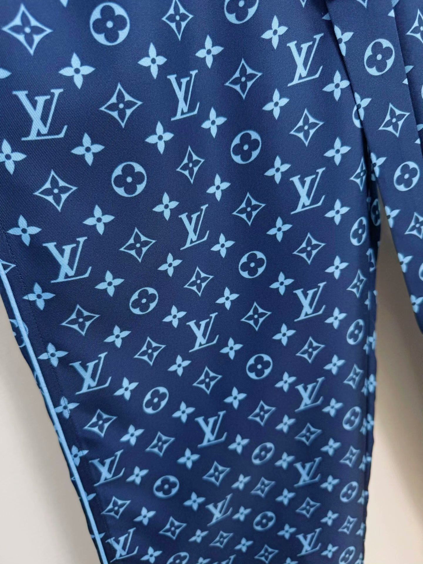 Louis Vuitton Louis Vuitton Blue Logo Print Sweatpants Size US 34 / EU 50 - 4 Thumbnail