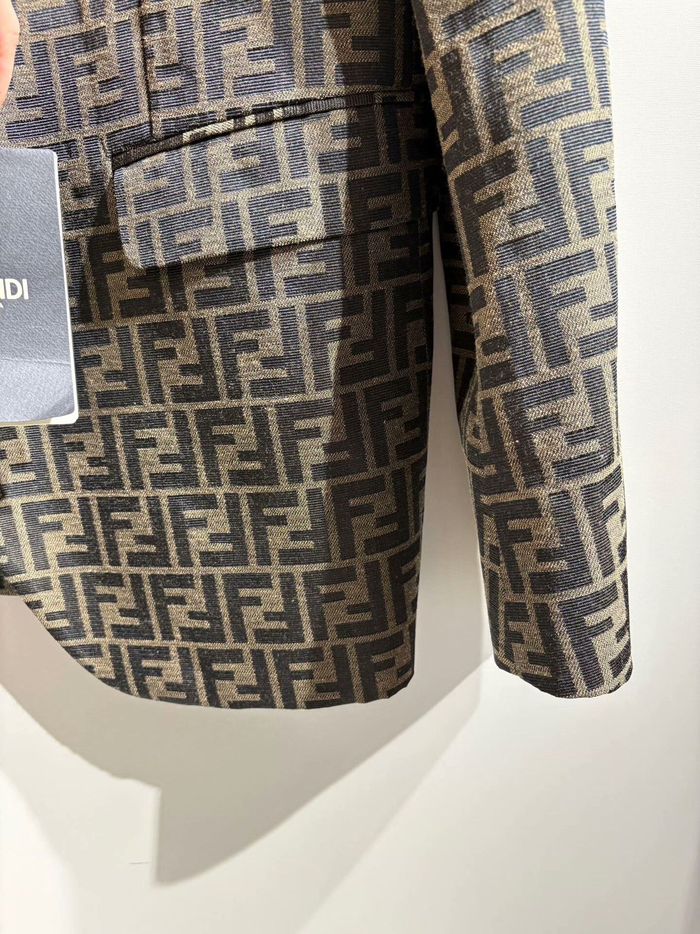 Fendi fendi logo print long sleeve casual blazer Size US L / EU 52-54 / 3 - 7 Thumbnail