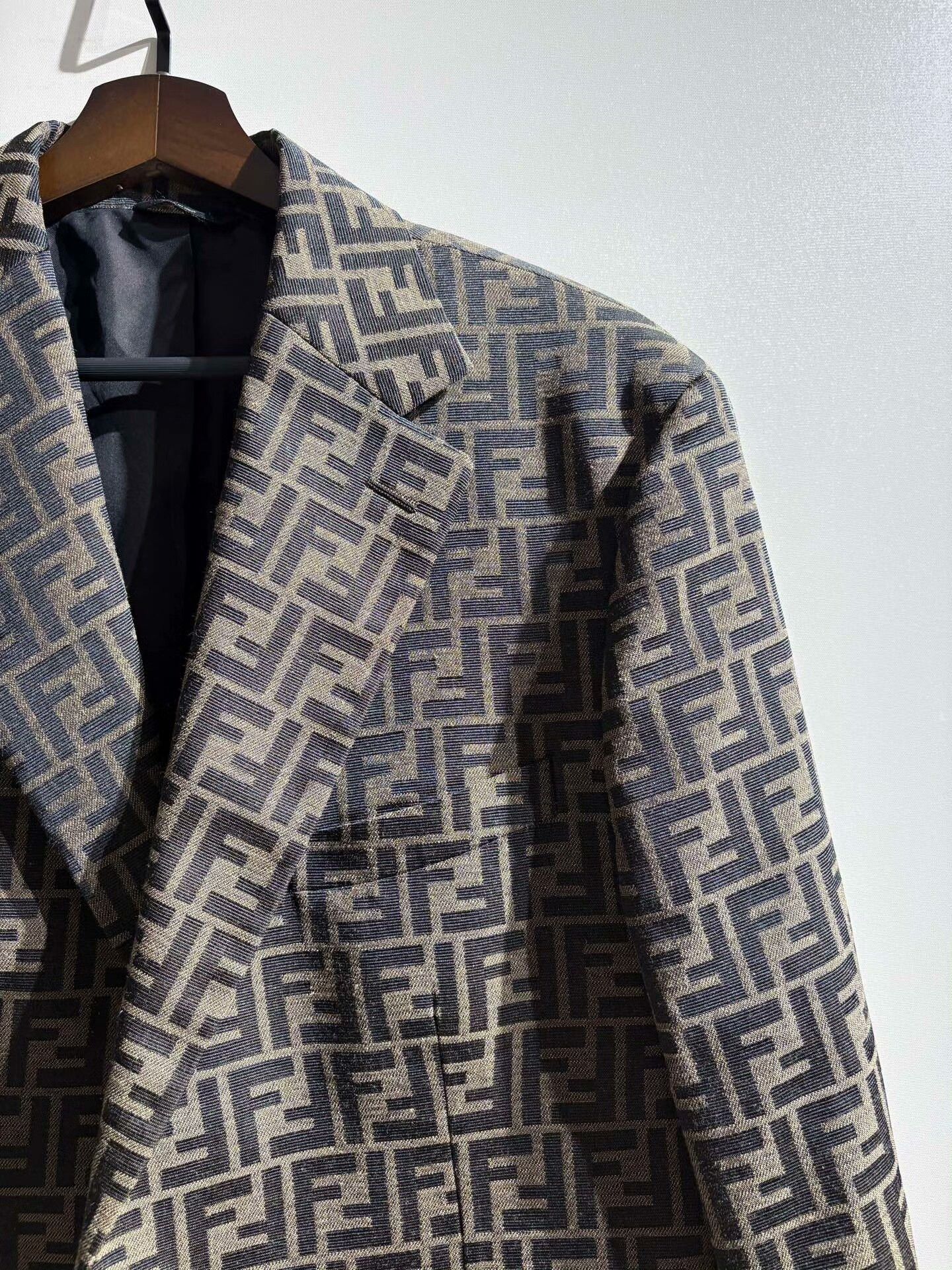 Fendi fendi logo print long sleeve casual blazer Size US L / EU 52-54 / 3 - 3 Thumbnail