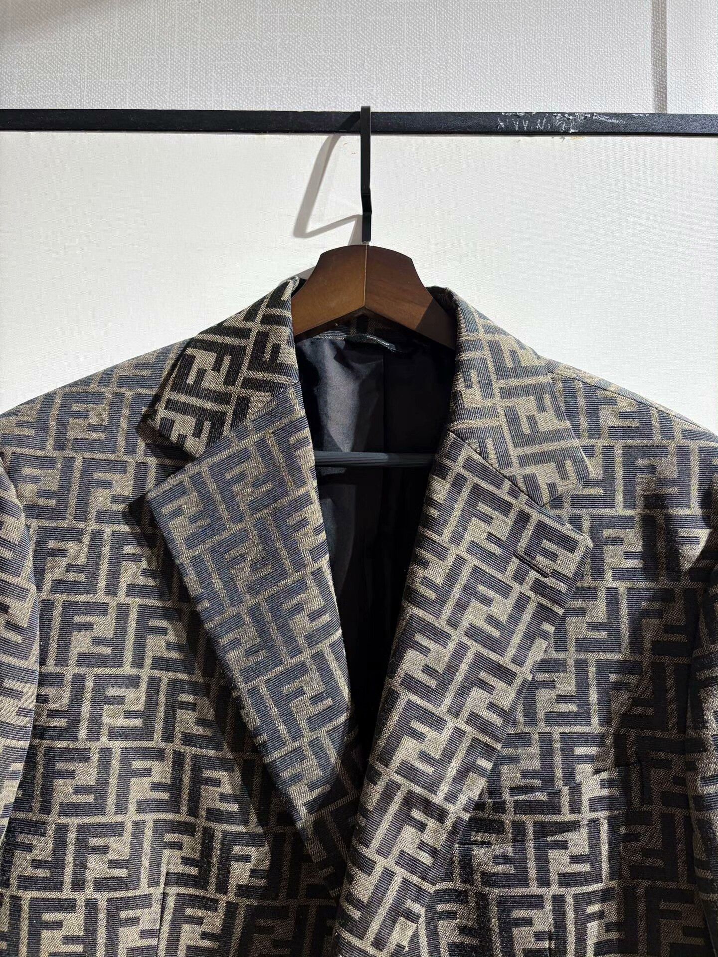 Fendi fendi logo print long sleeve casual blazer Size US L / EU 52-54 / 3 - 2 Thumbnail