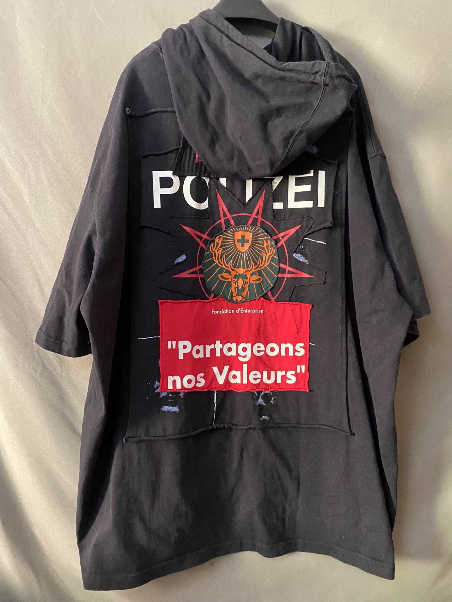 Vetements vetements anti-war hoodie with graphic design Size US L / EU 52-54 / 3 - 3 Thumbnail
